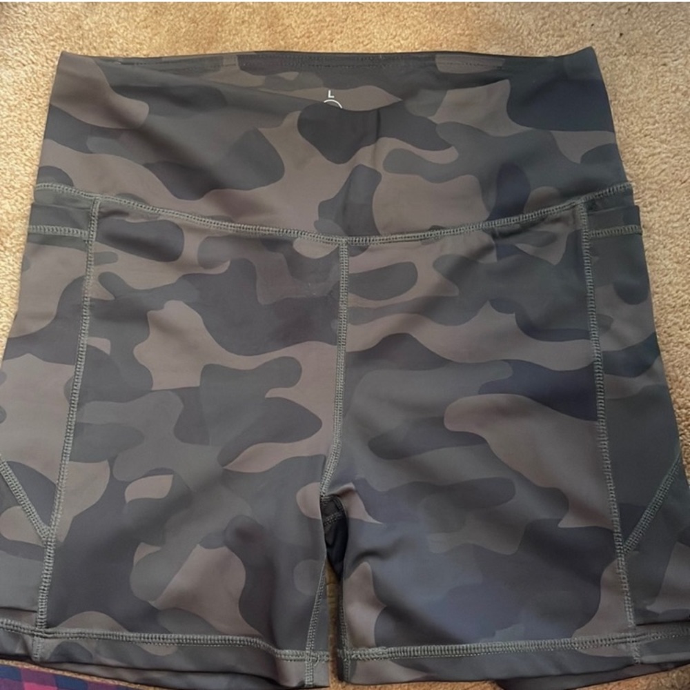 Senita Baseline Bike Shorts 5” inseam Green Camo Women’s Large